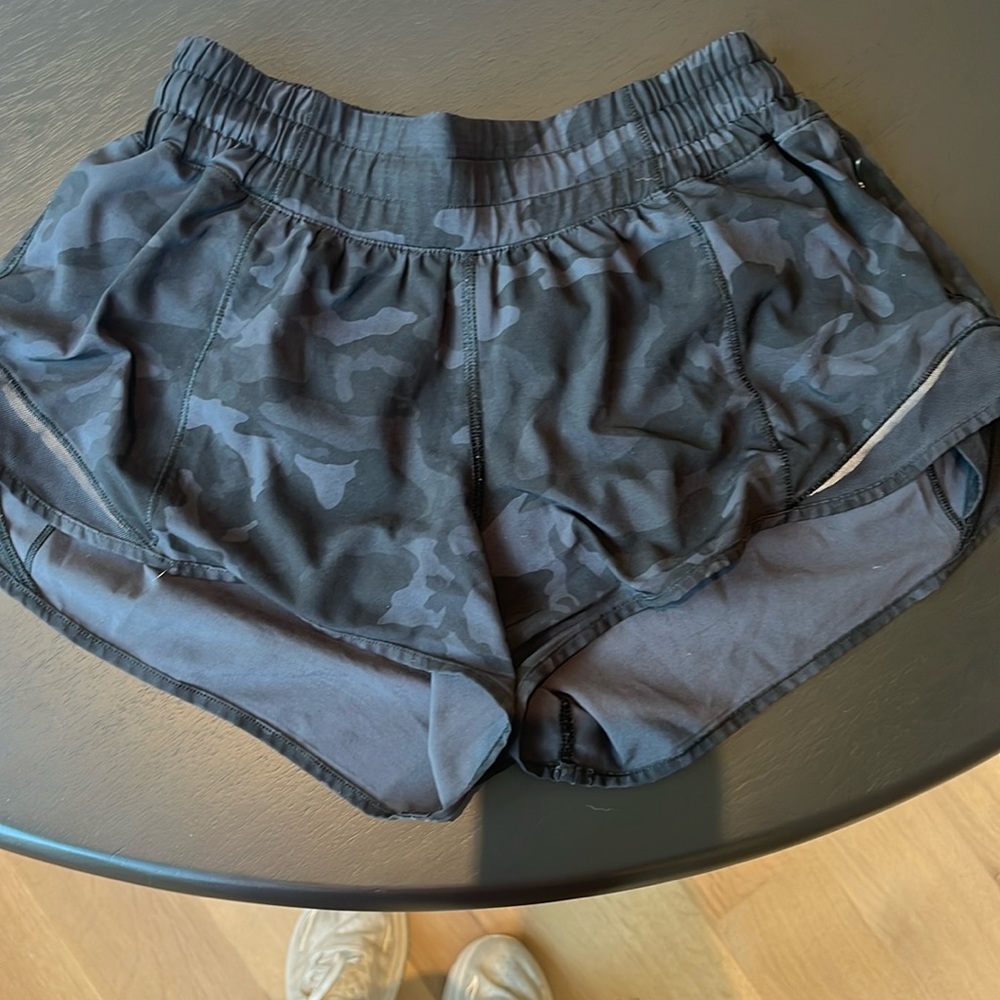 Lululemon hottie hot shorts 2.5 inch!